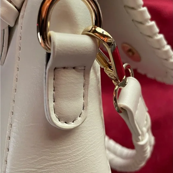 ⛄️ White Leather type! Nice condition! ⛄️ - Picture 11 of 12